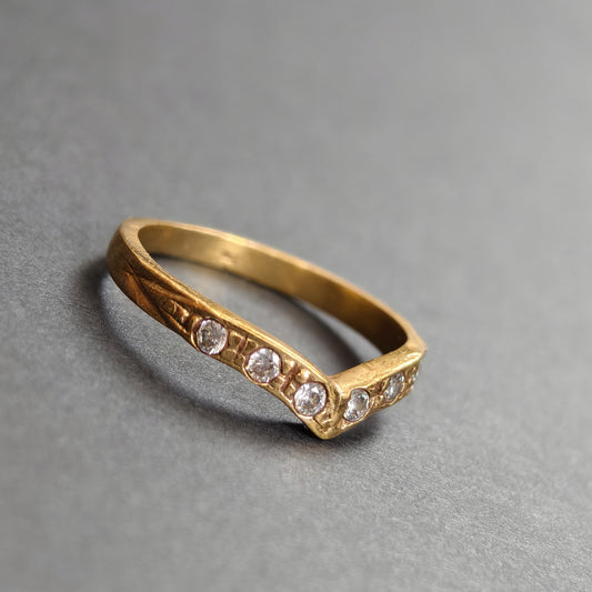V shape ring
