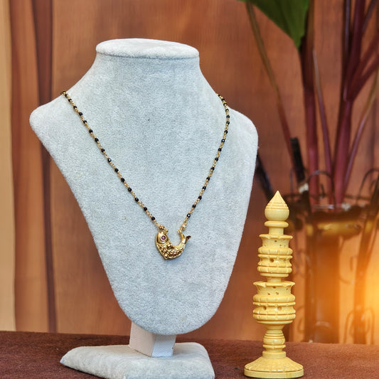 Short black diamonds[ fish pendant ]