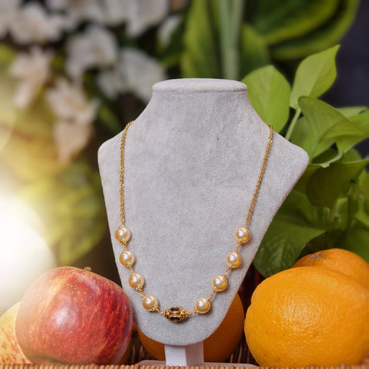 White pearls chain