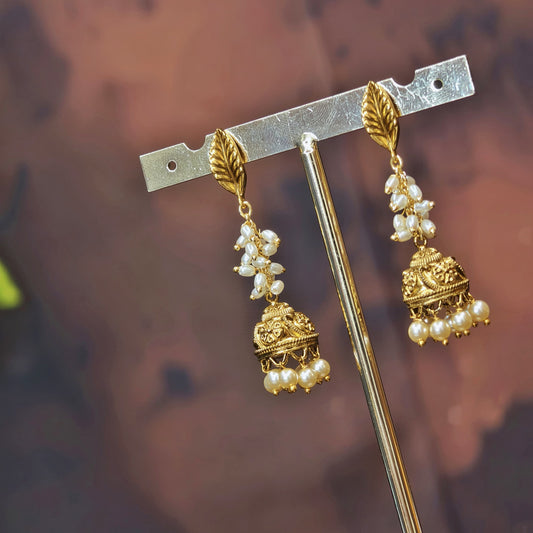 Leaf butta earrings