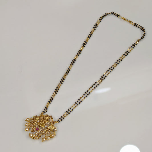Short black beads