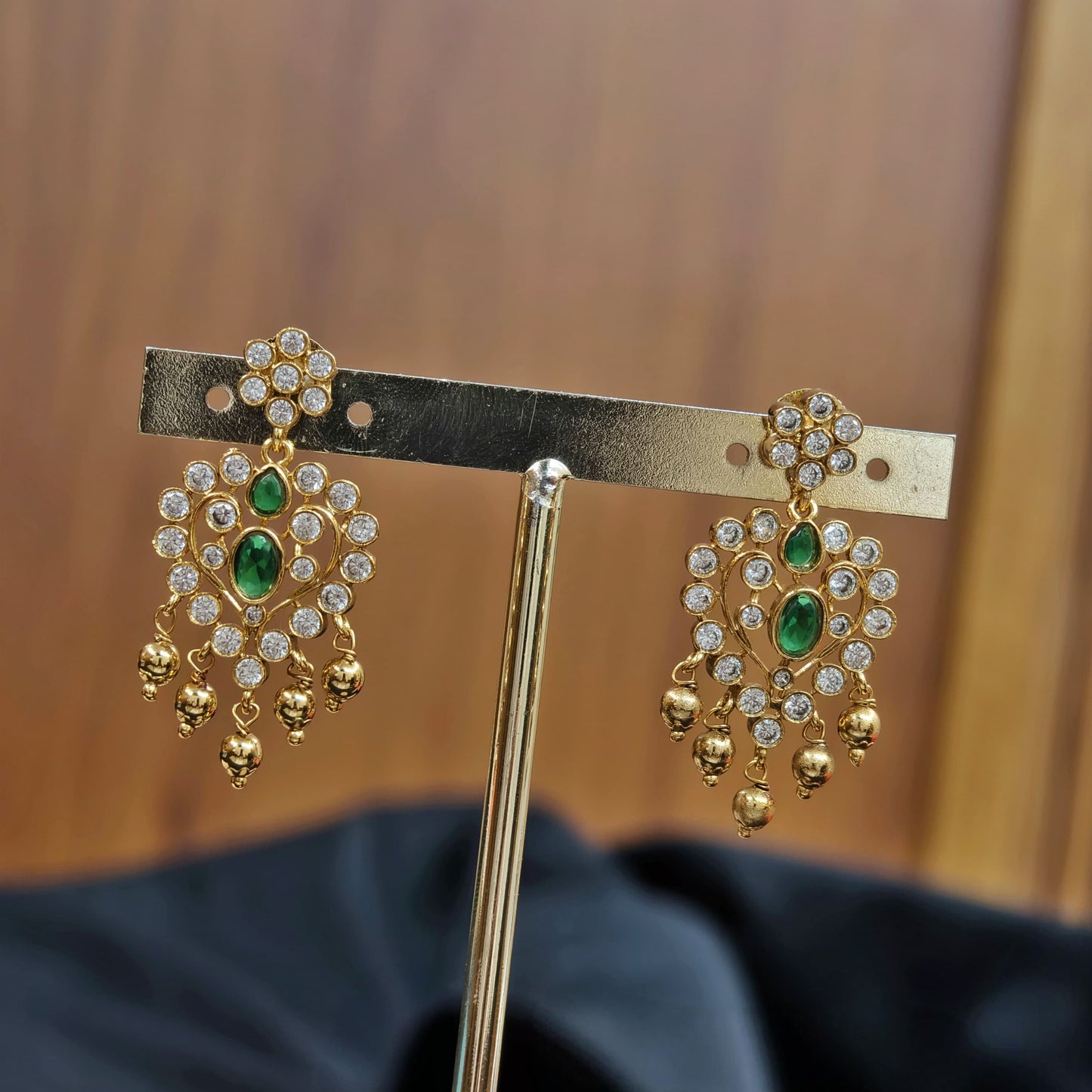 Short neck set emerald