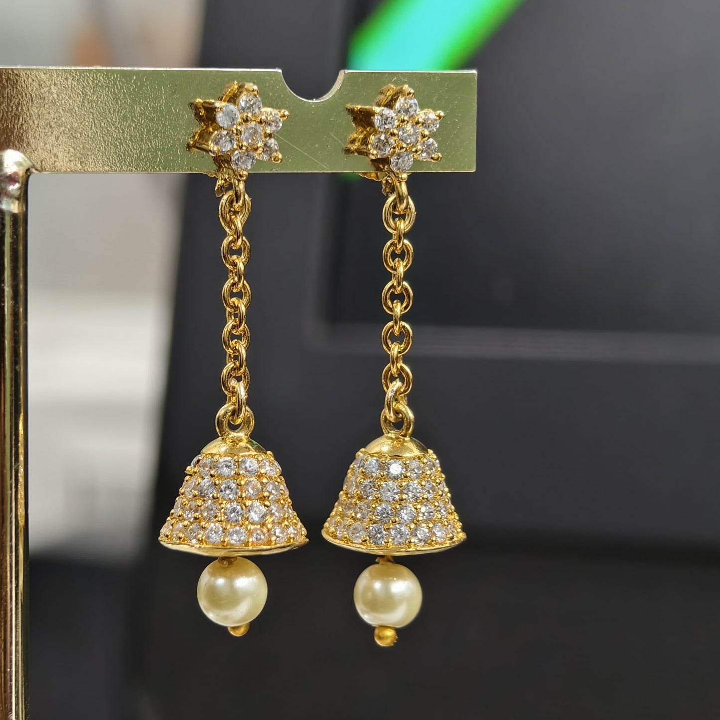 Flower string earrings.