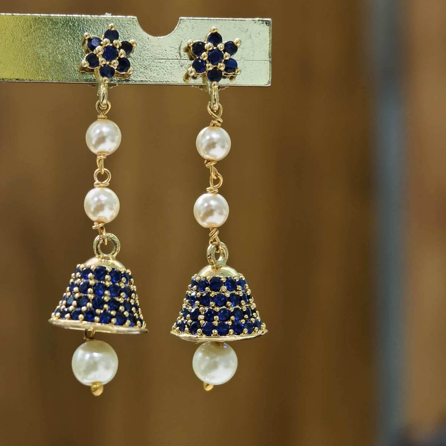 Flower string earrings.