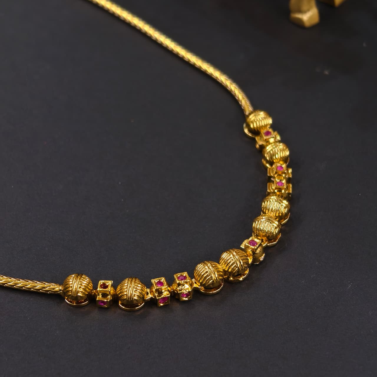 Neck set (gold beads)