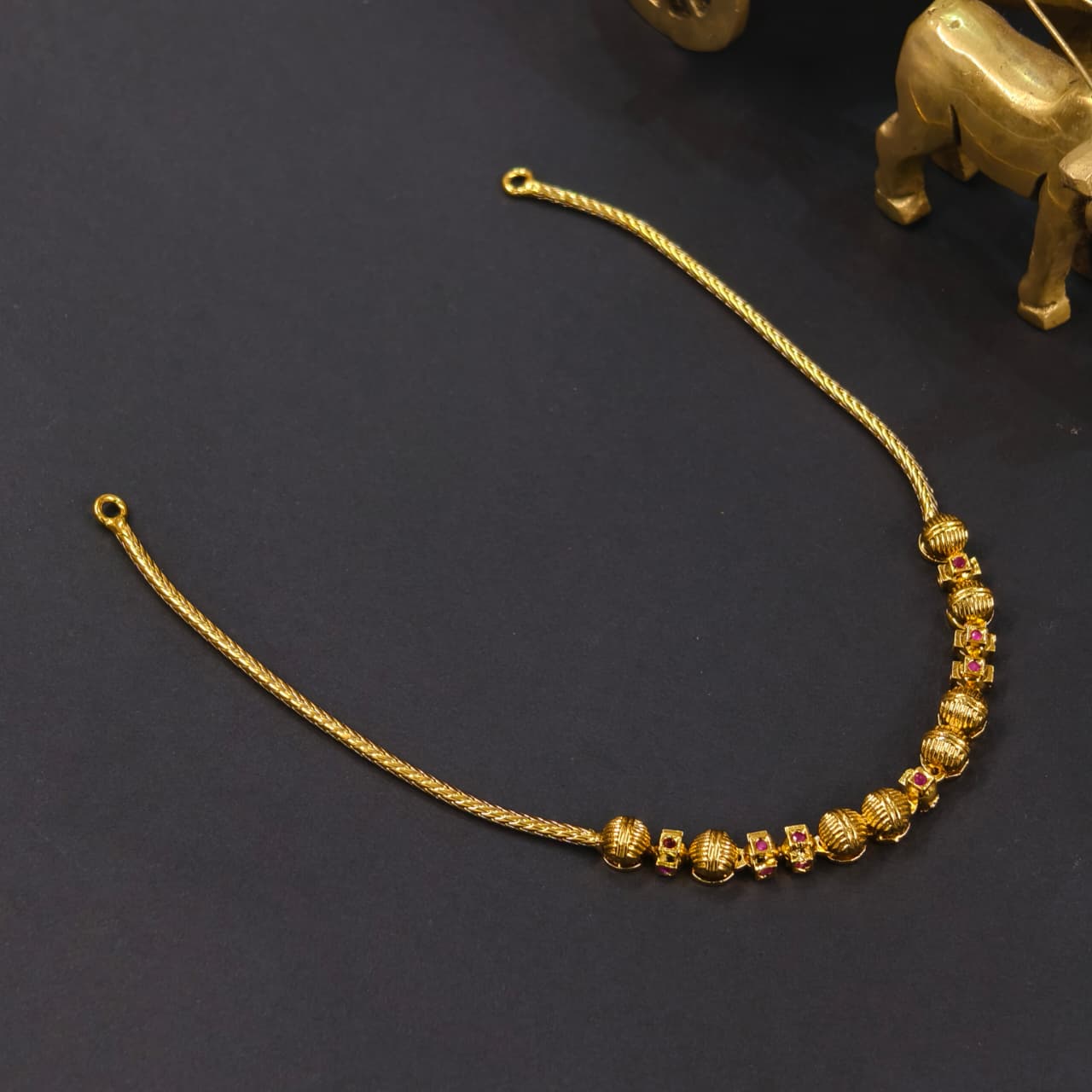 Neck set (gold beads)