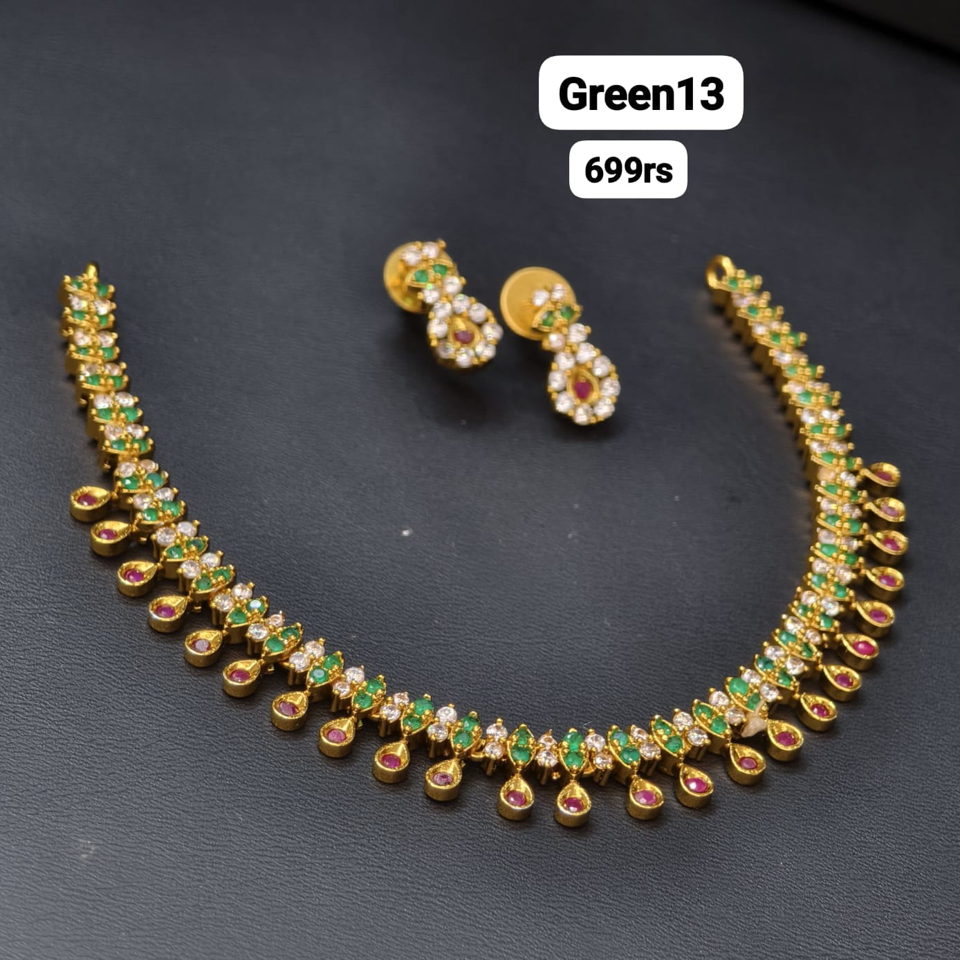 Green neckset
