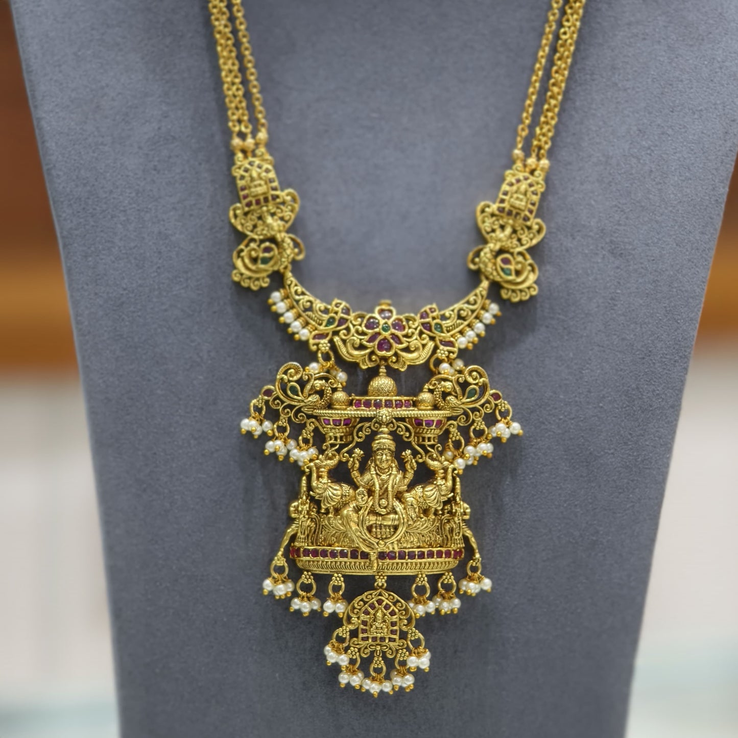 Nakshi pendant with 3 lines of chandraharam