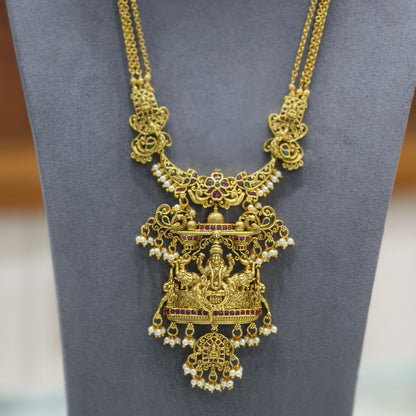 Nakshi pendant with 3 lines of chandraharam