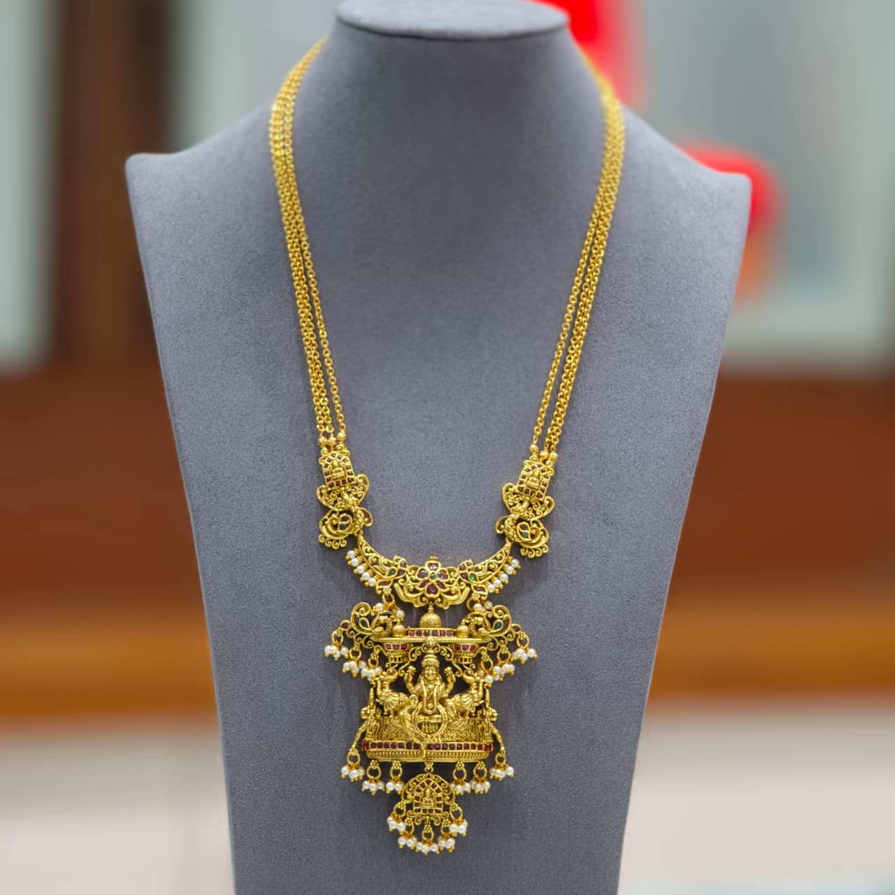 Nakshi pendant with 3 lines of chandraharam