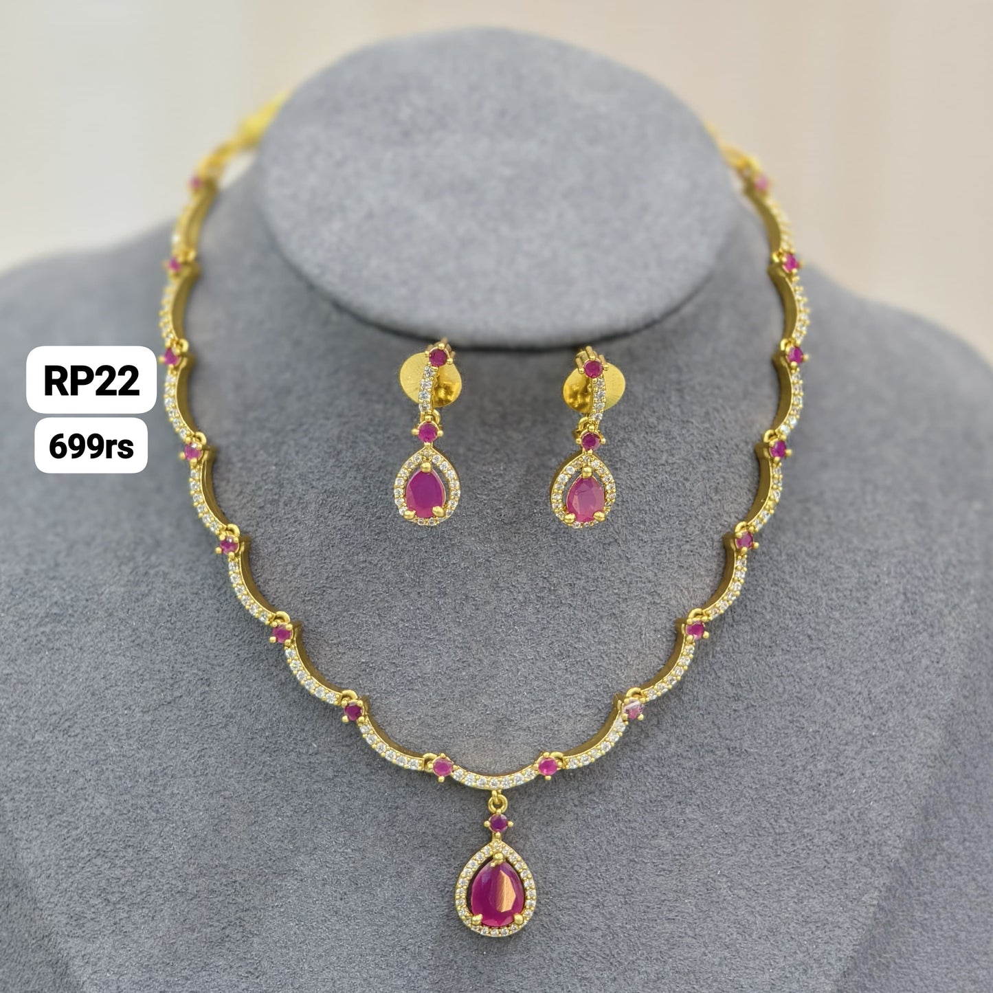 Short Neckset (Pink Stone)