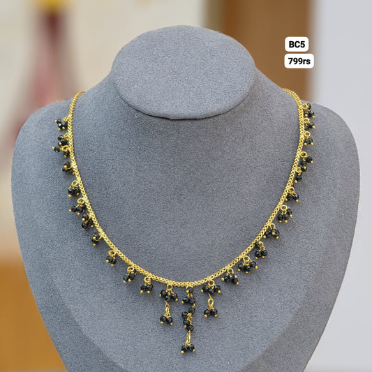 Short Neckset (Black Beads)