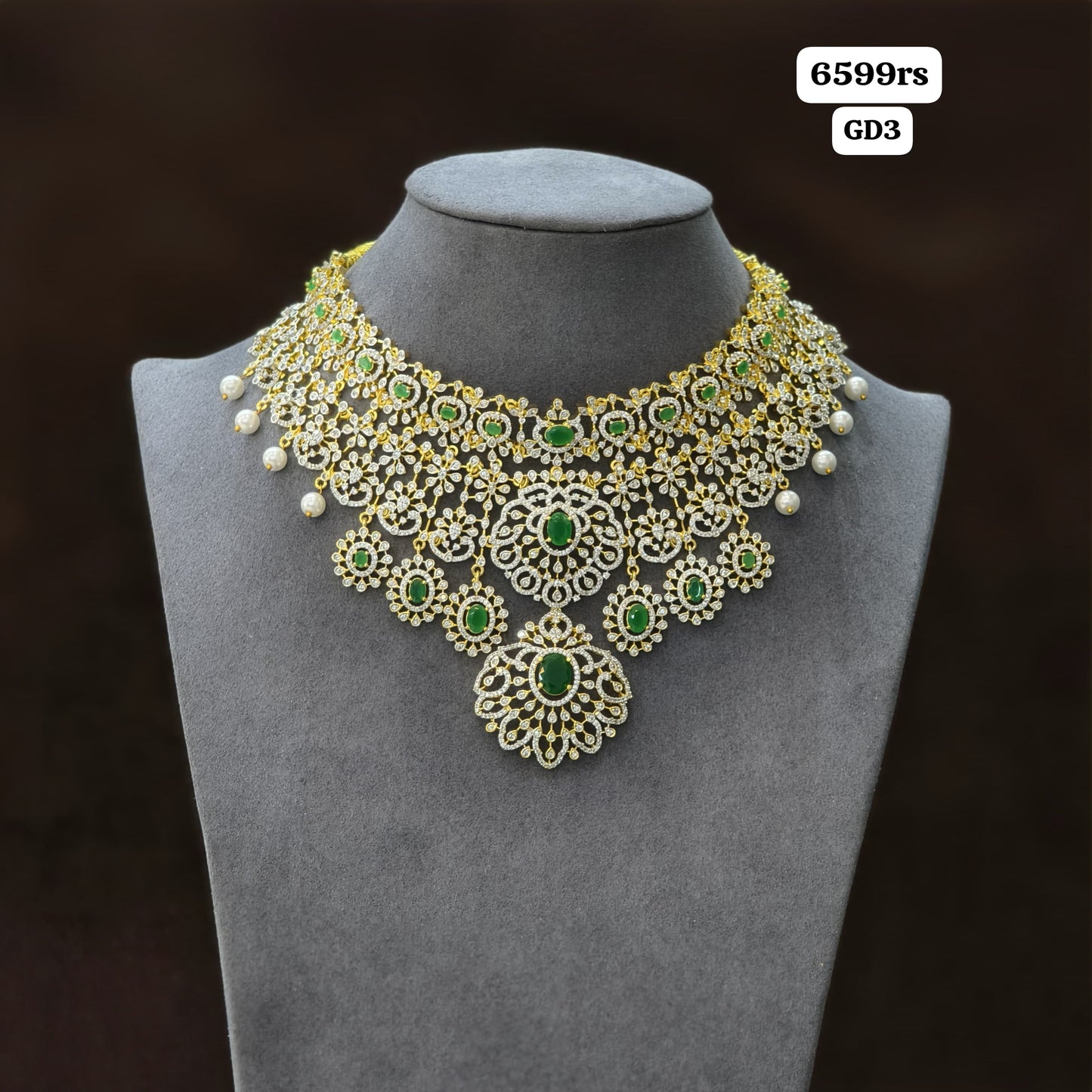 Diamond chocker