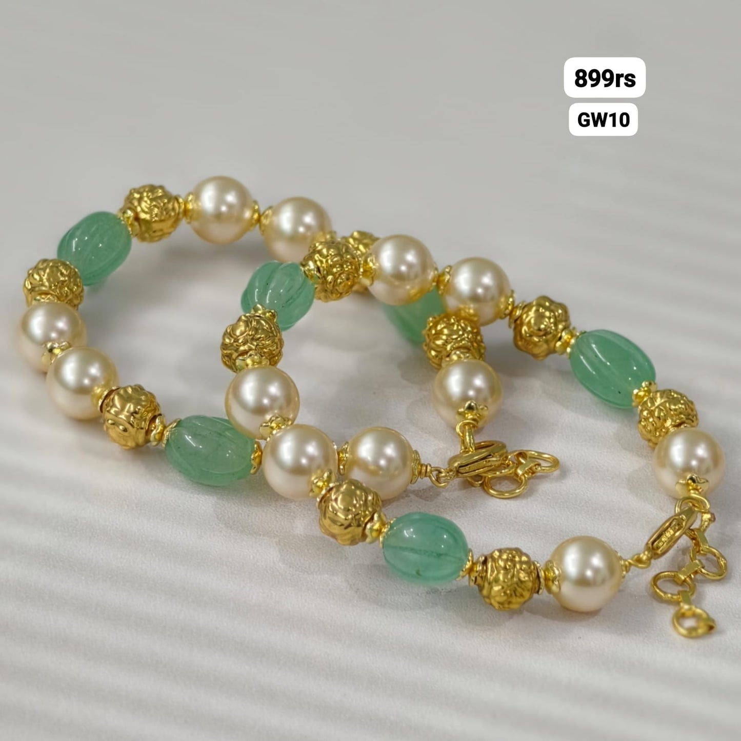 Green Monalisa nd Swarovski beads bracelet