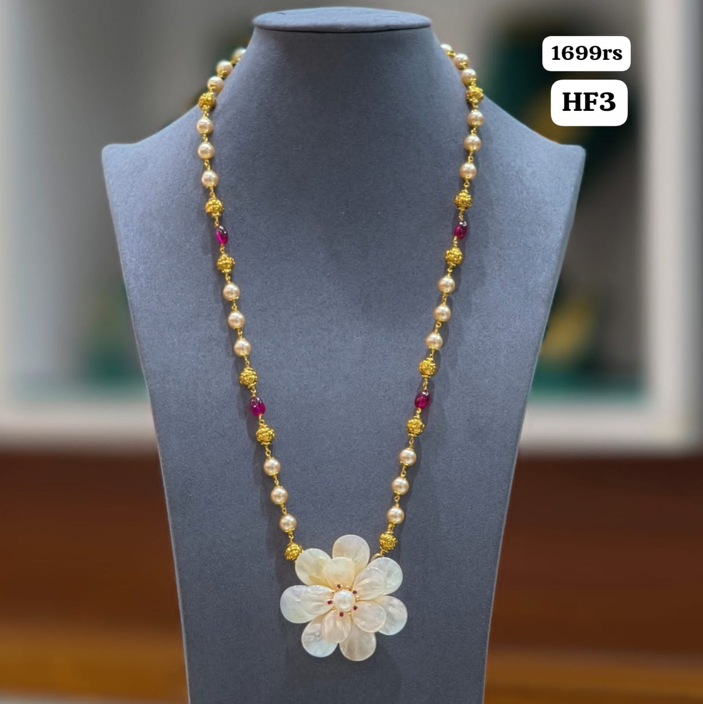 Flower pendent with chain