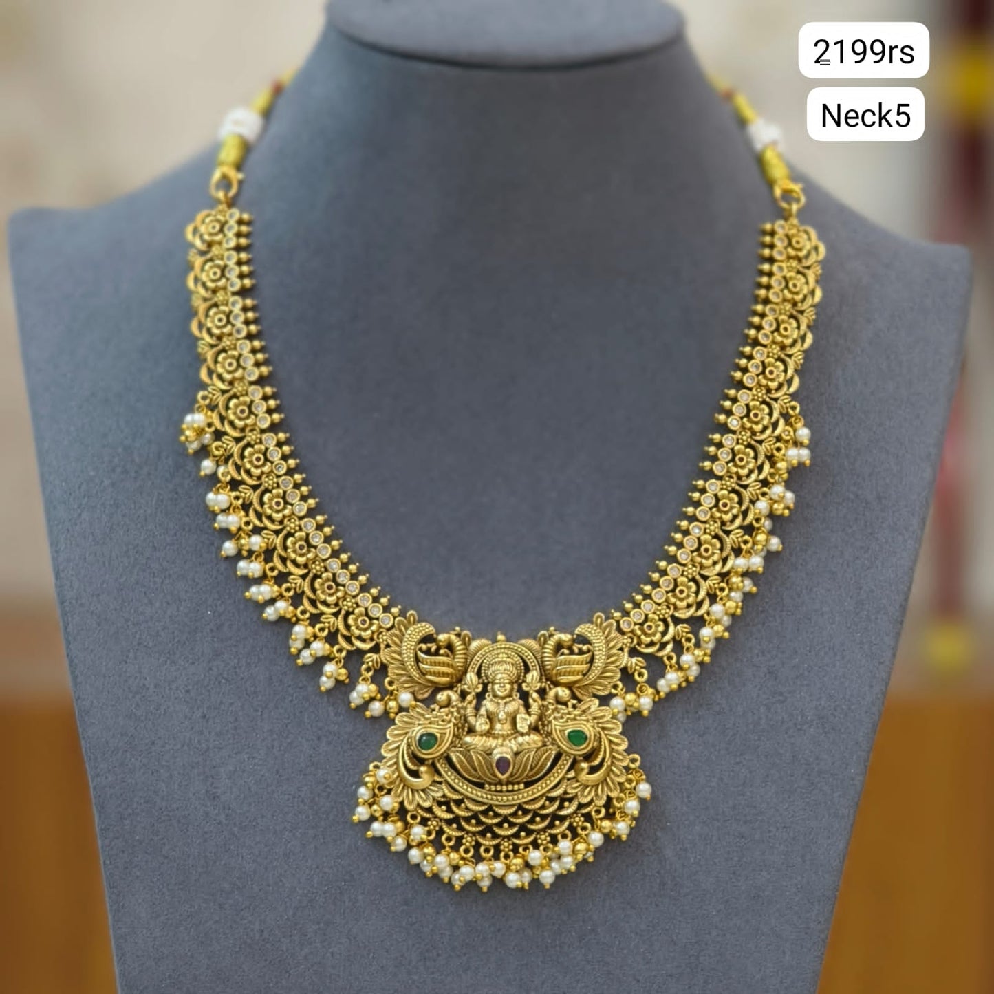 Antique Short Neckset