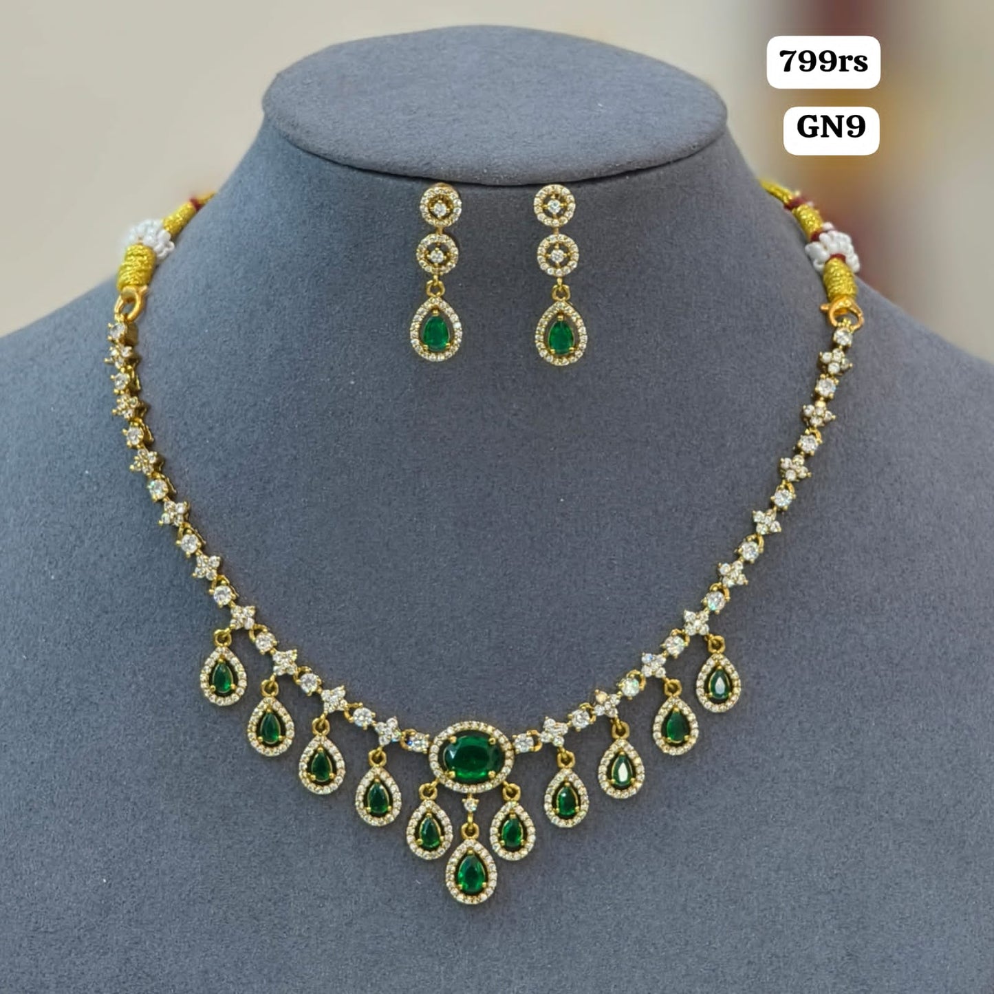 Green Short Neckset