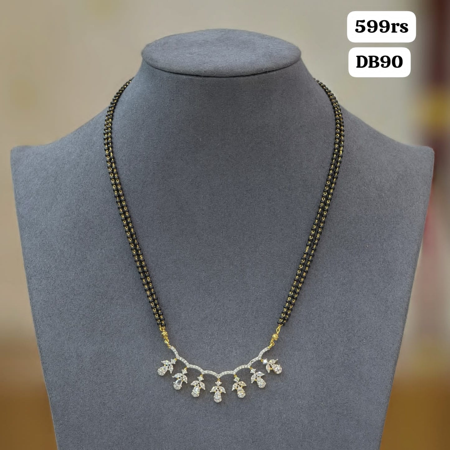 Diamond short black beads