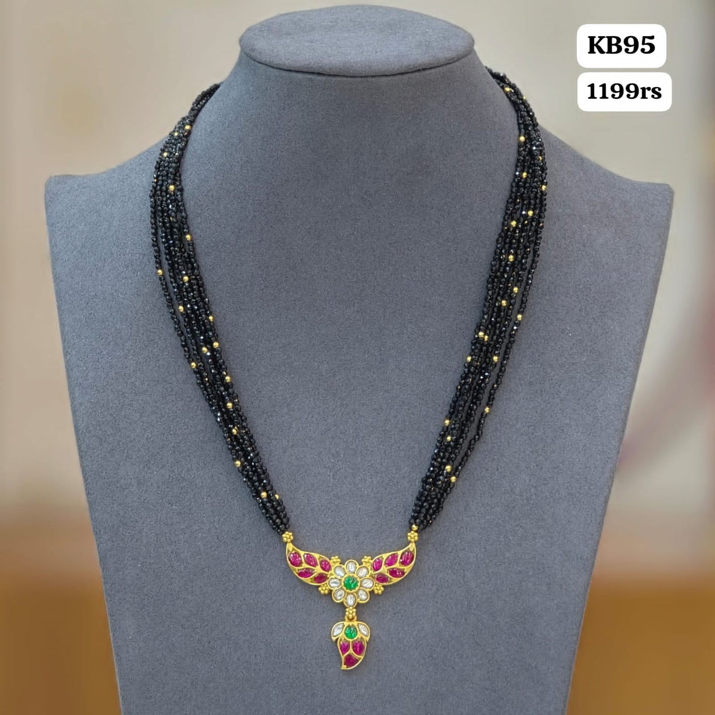 Jadav Pendant Short black beads