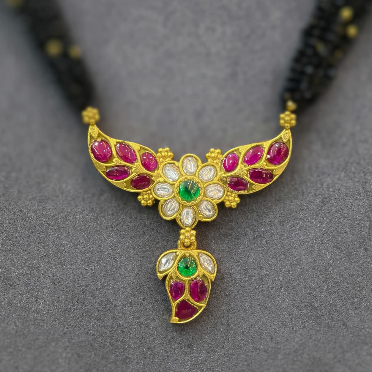 Jadav Pendant Short black beads