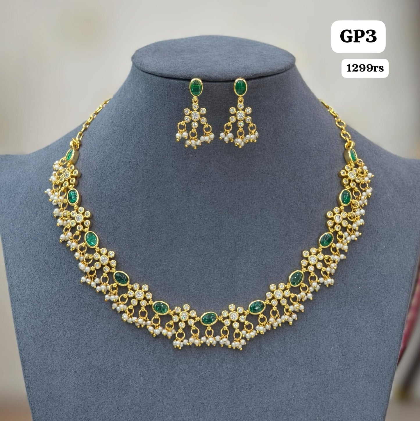 Green Short Neckset