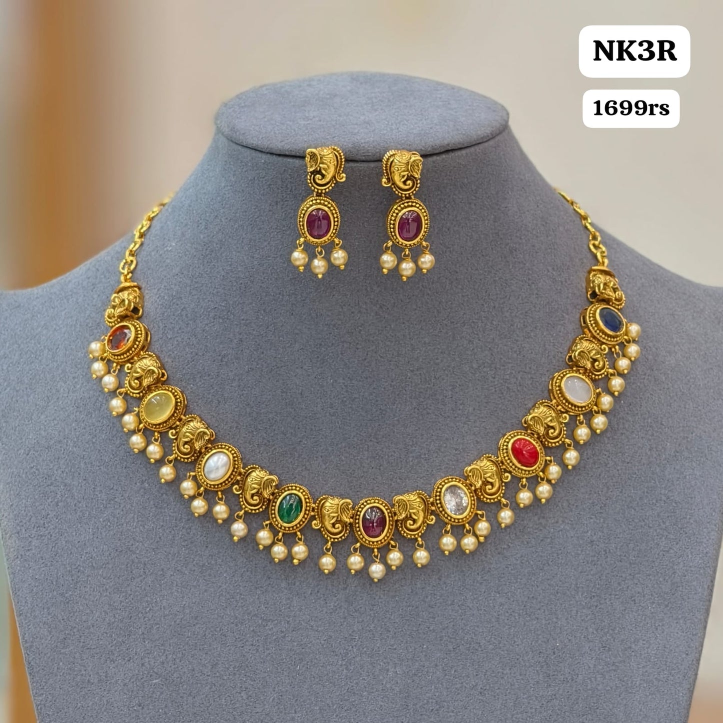 Multi Stone Short Neckset