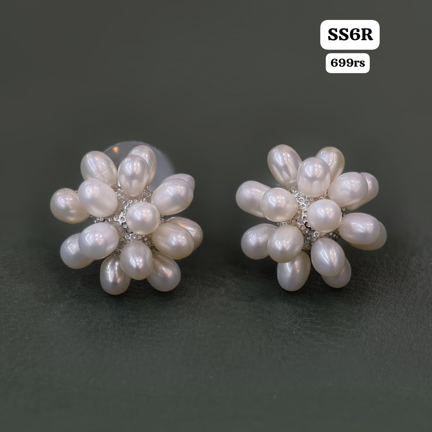 Natural pearl Studs (white)