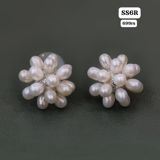 Natural pearl Studs (white)