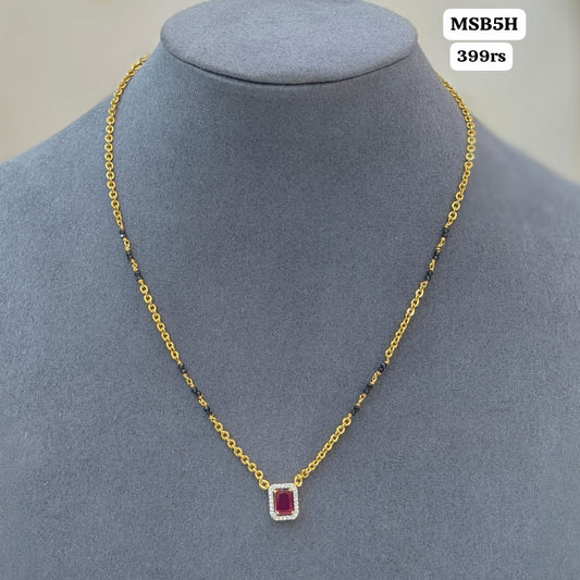 Short black beads (pink)