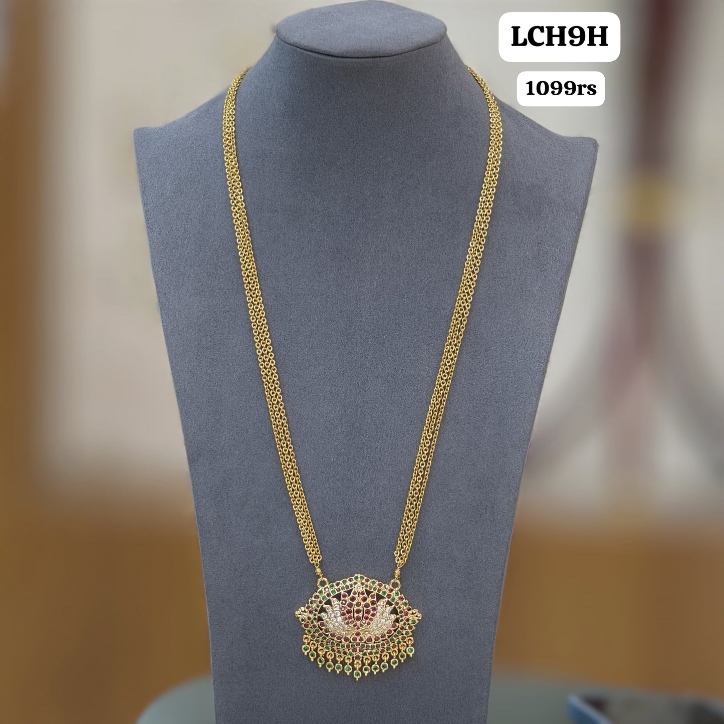 Pendant with Chandraharam