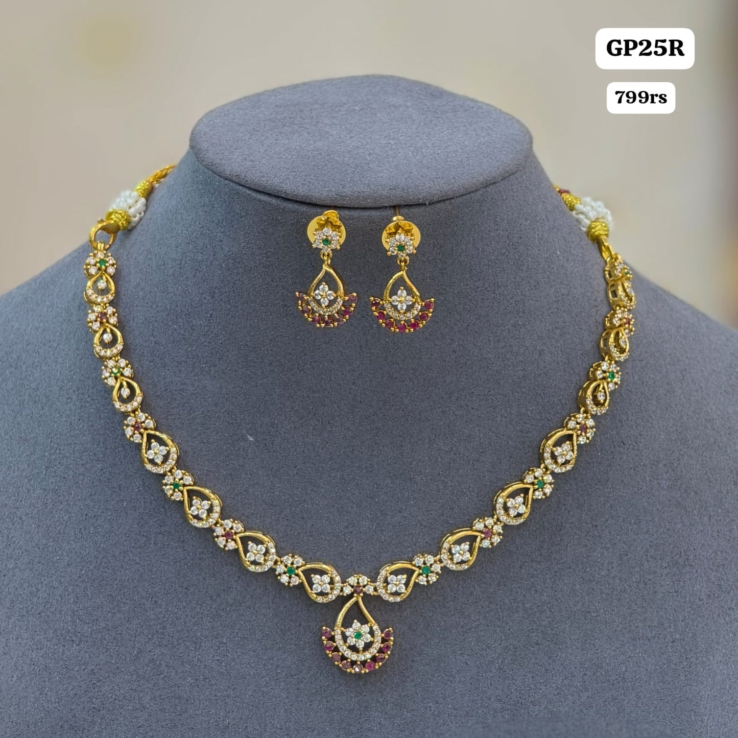 Multi Stone Short Neckset