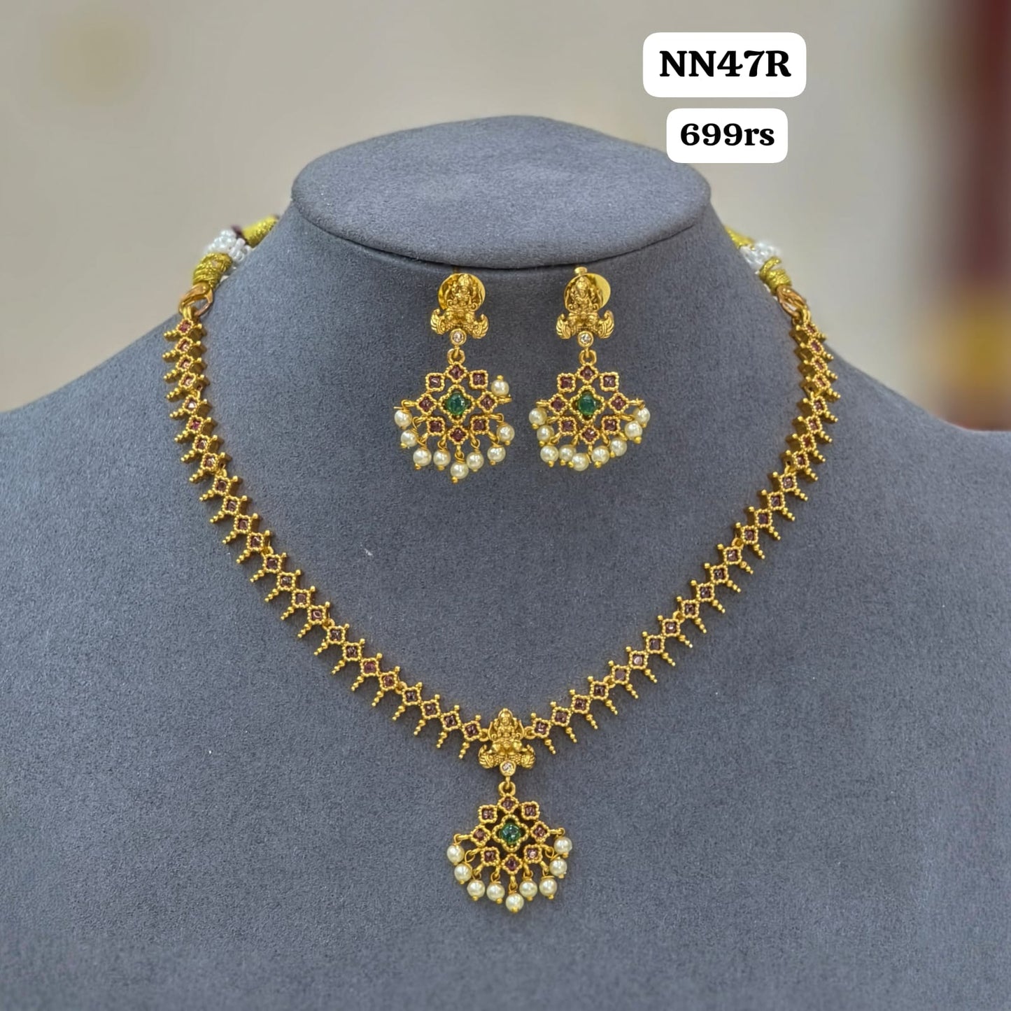 Kempu short Neckset