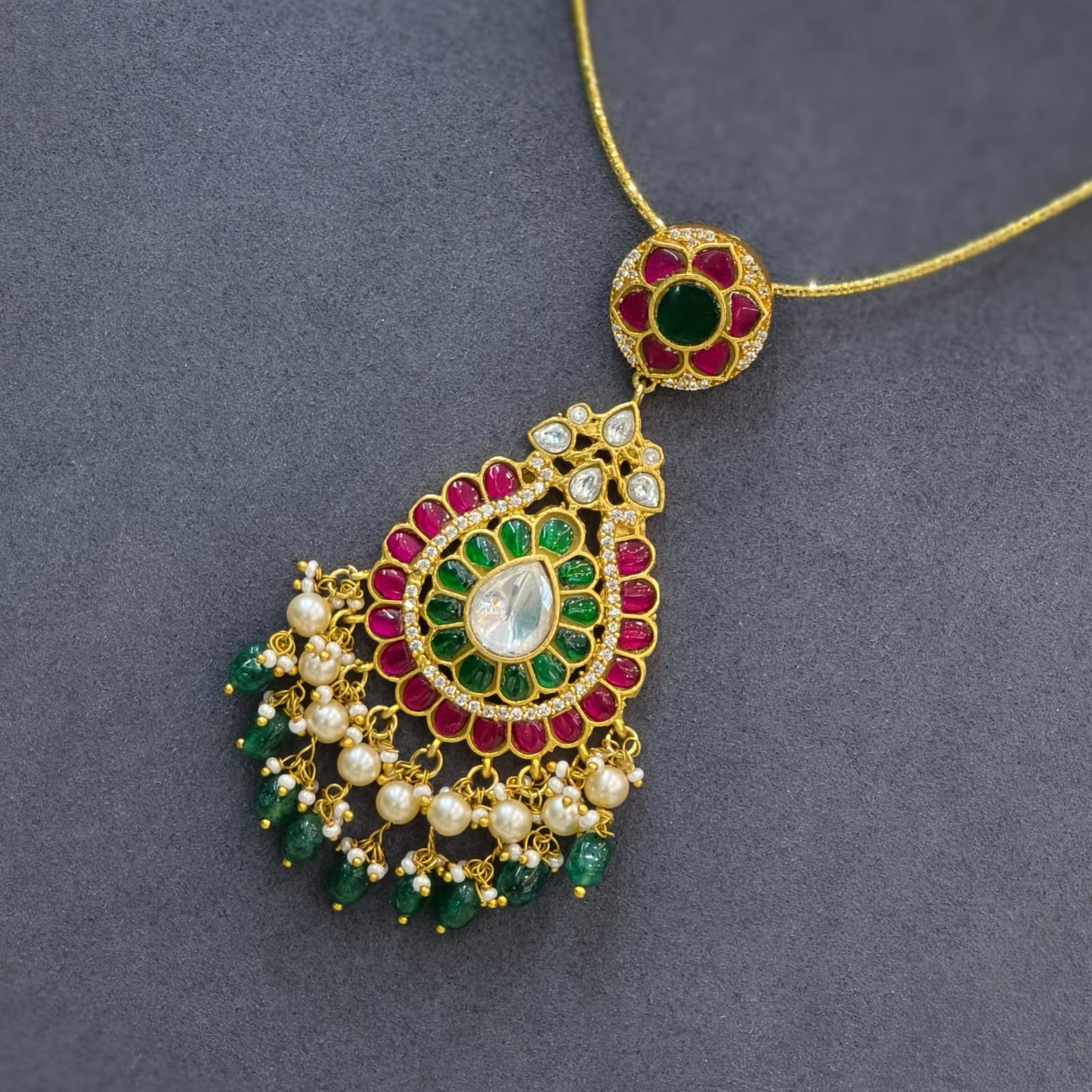Judav kundan pendant with Hasli chain