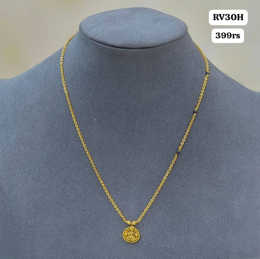 Kasu Short black beads & chain