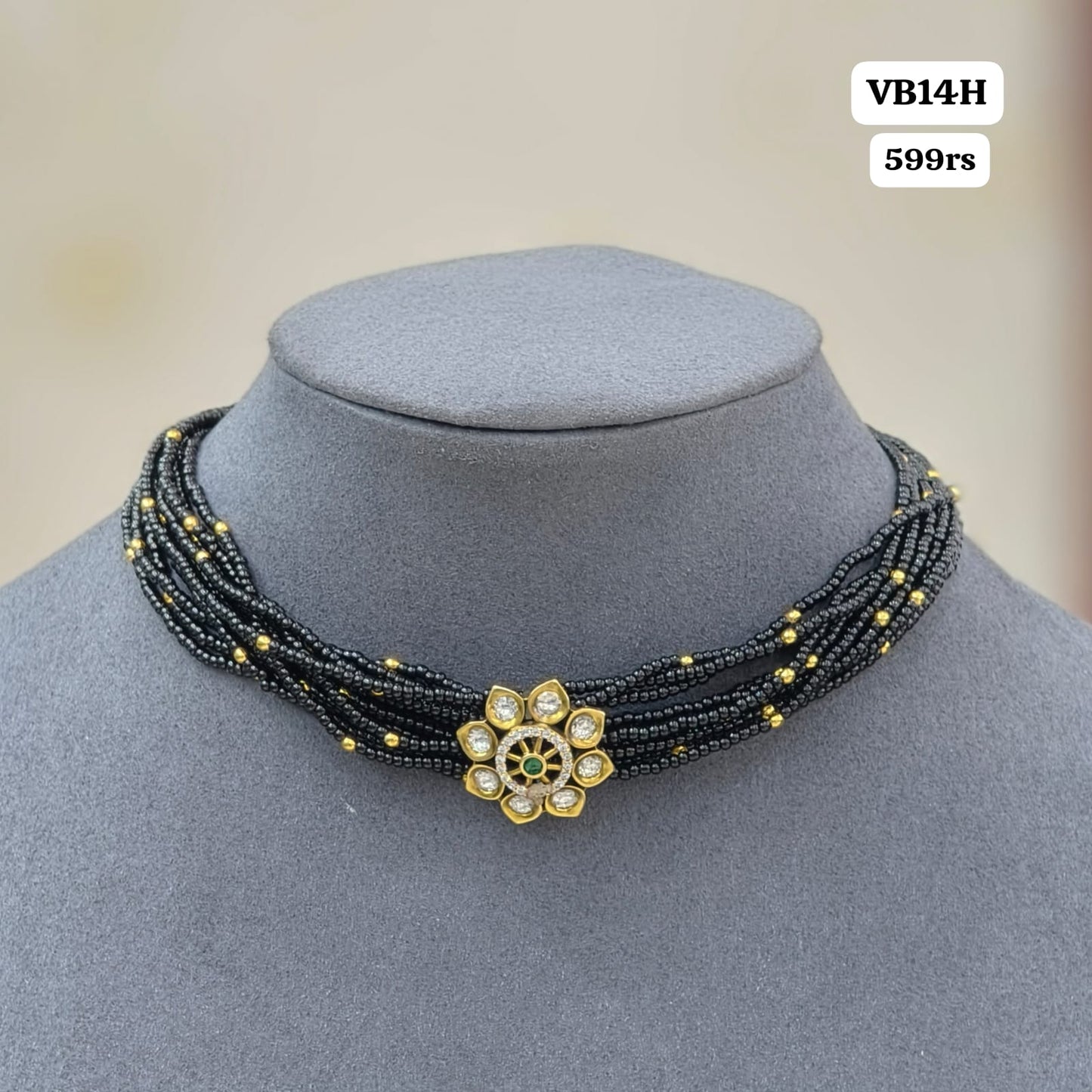 Black beads Chocker
