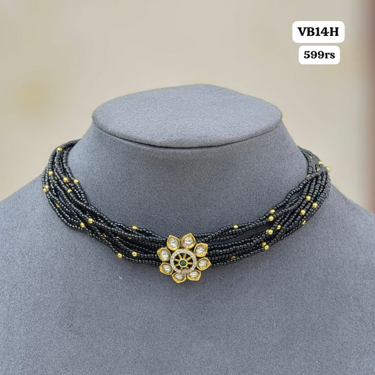 Black beads Chocker