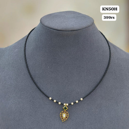 Kempu Invisible black beads