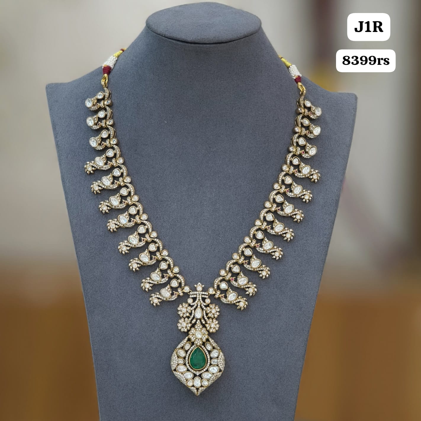 Green Victorian Neckset