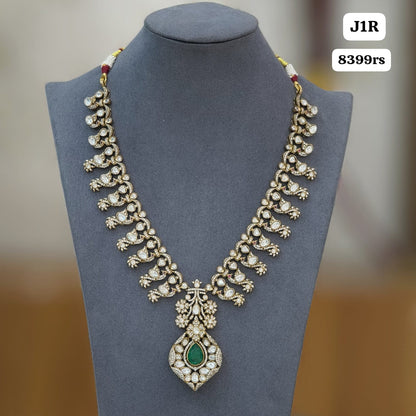 Green Victorian Neckset