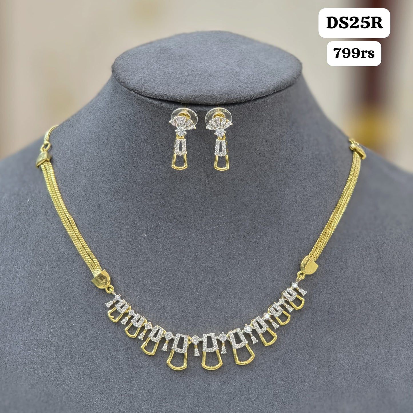 Diamond stone Short Necklace