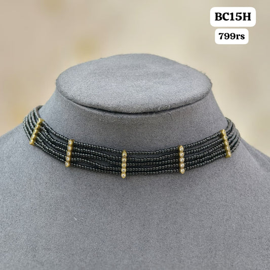 Black beads Chocker