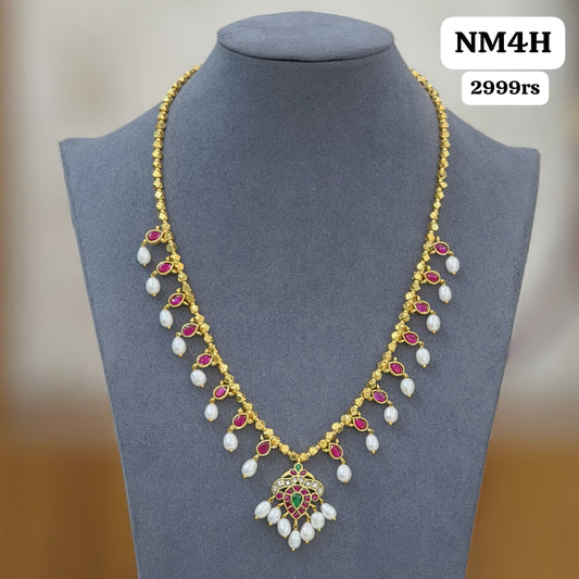 Kundan pendant with Gundla mala