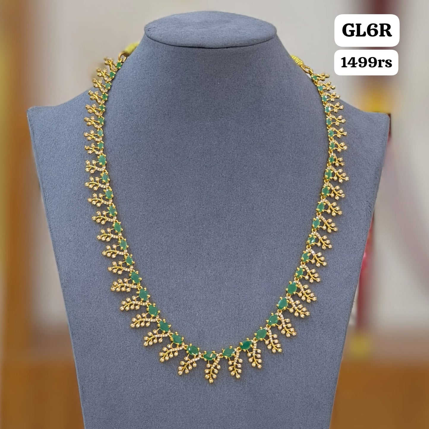 Green stones Long Neckset