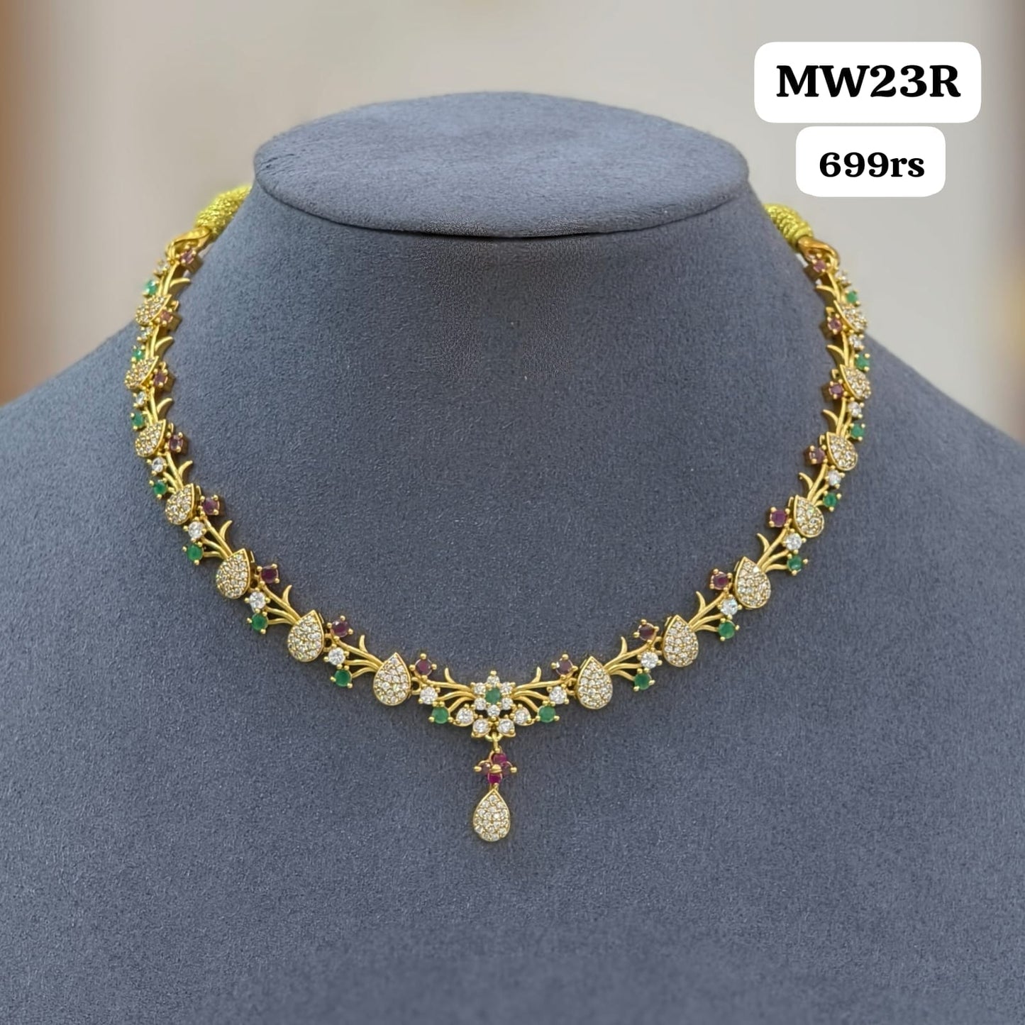 Multi Stone Short Neckset