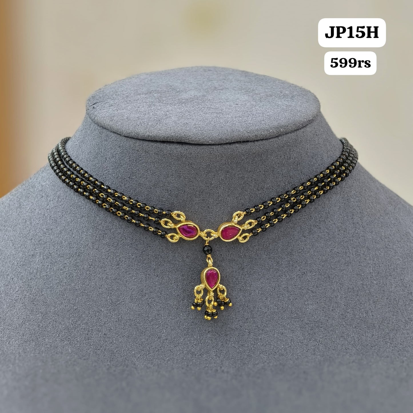 Black beads chocker