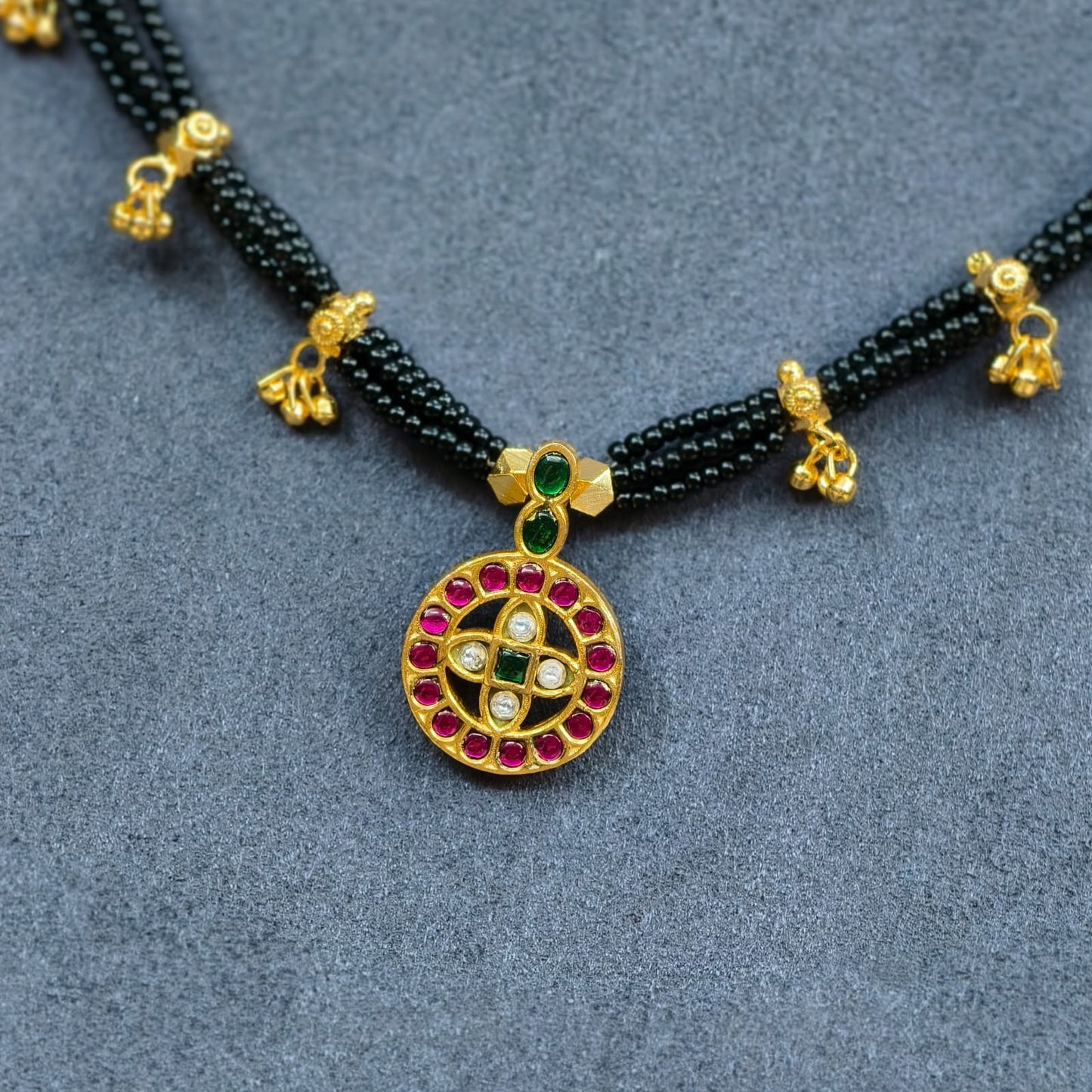 Kundan pendant with Black beads