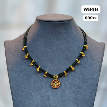 Kundan pendant with Black beads