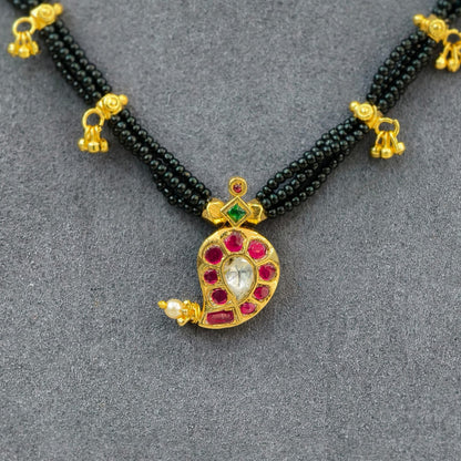 Kundan pendant with Balck Beads