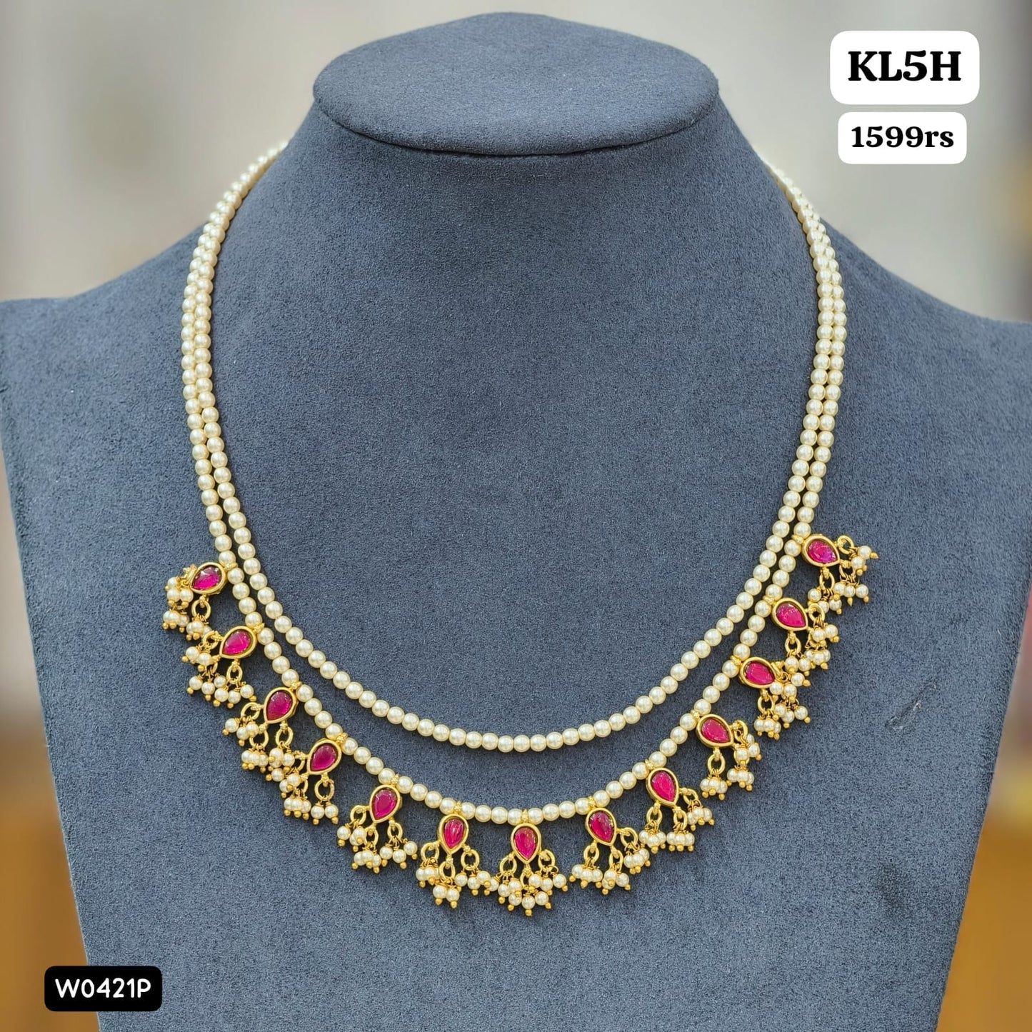 Kundan pendant with Layers Chain