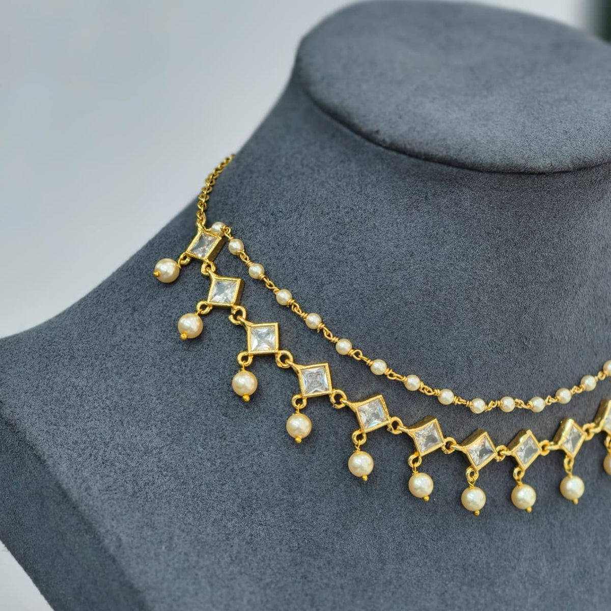 White chocker Layers